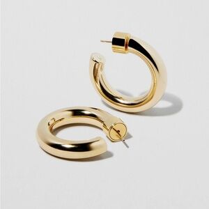 Jennifer Fisher ‘Natasha’ huggie hoop earrings in Gold